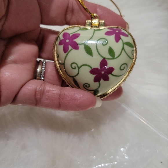 Flower Hope heart porcelain trinket box ornament - Picture 4 of 9